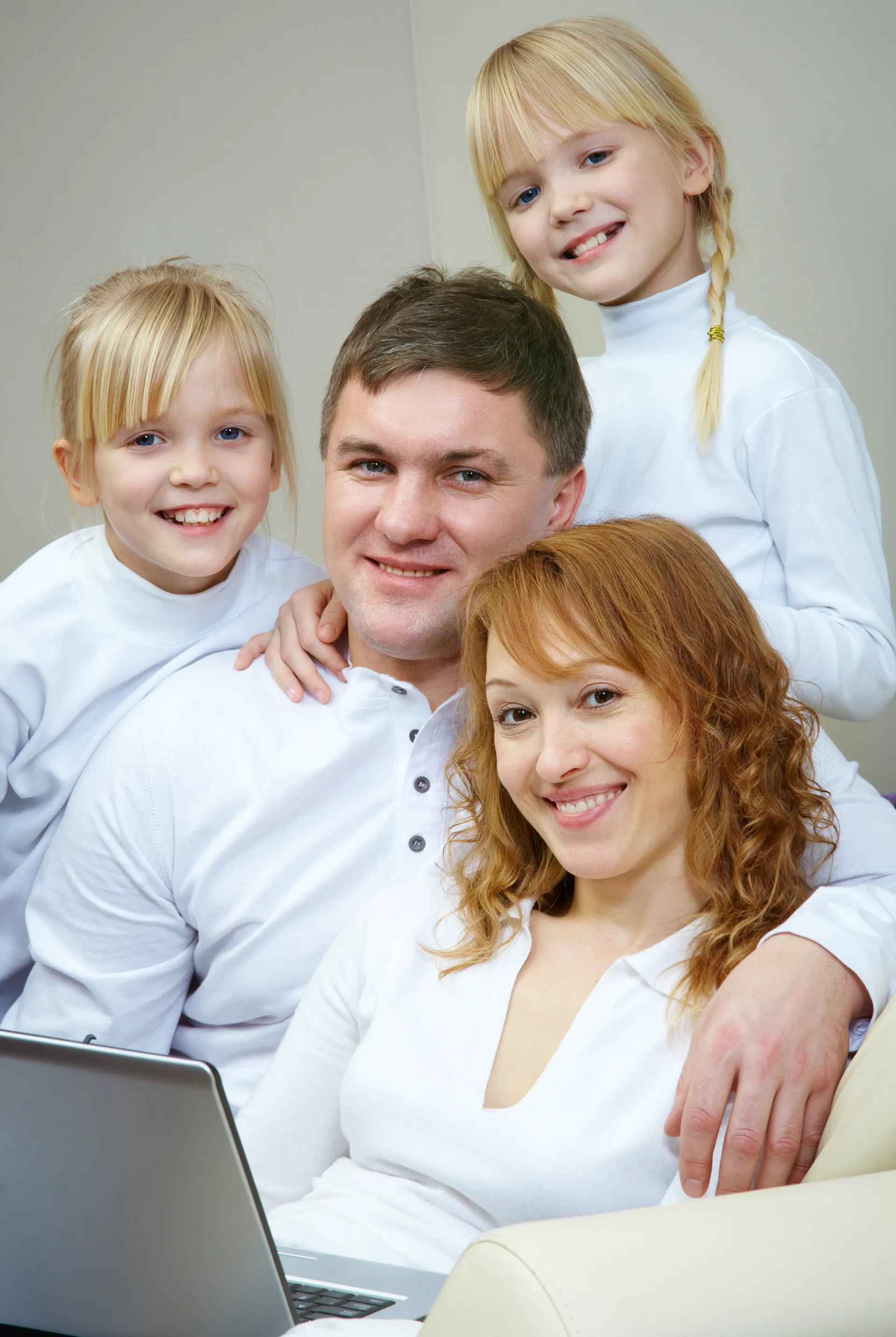 Famiglia sul divano